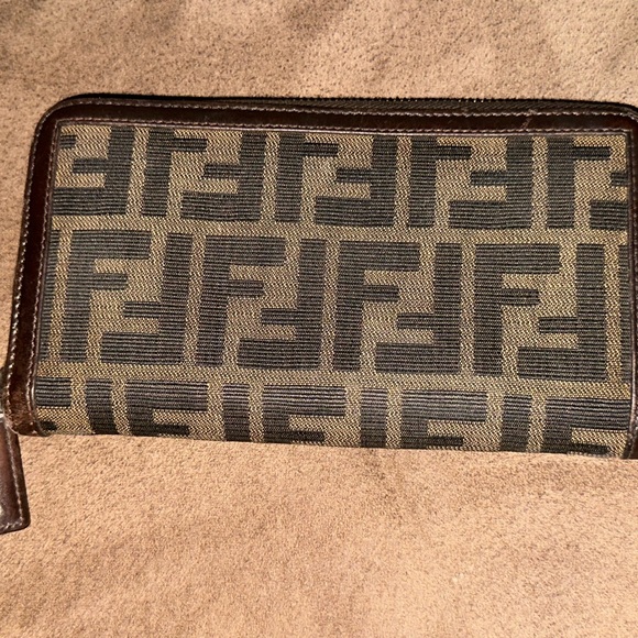Fendi wallet - Picture 1 of 1